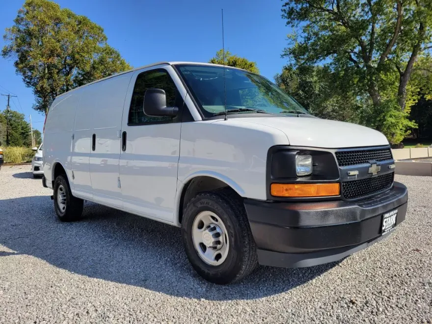 2017 Chevrolet Express 2500 Cargo photo 1