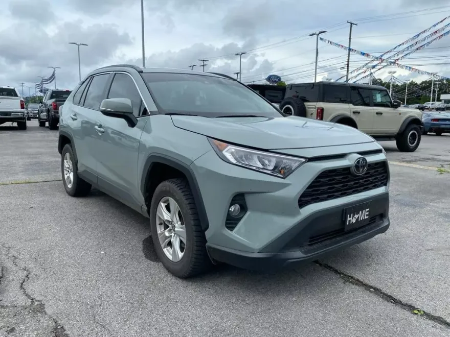 2021 Toyota RAV4 XLE photo 1