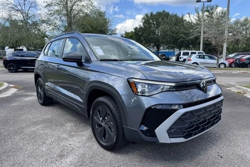 2025 Volkswagen Taos S photo 1
