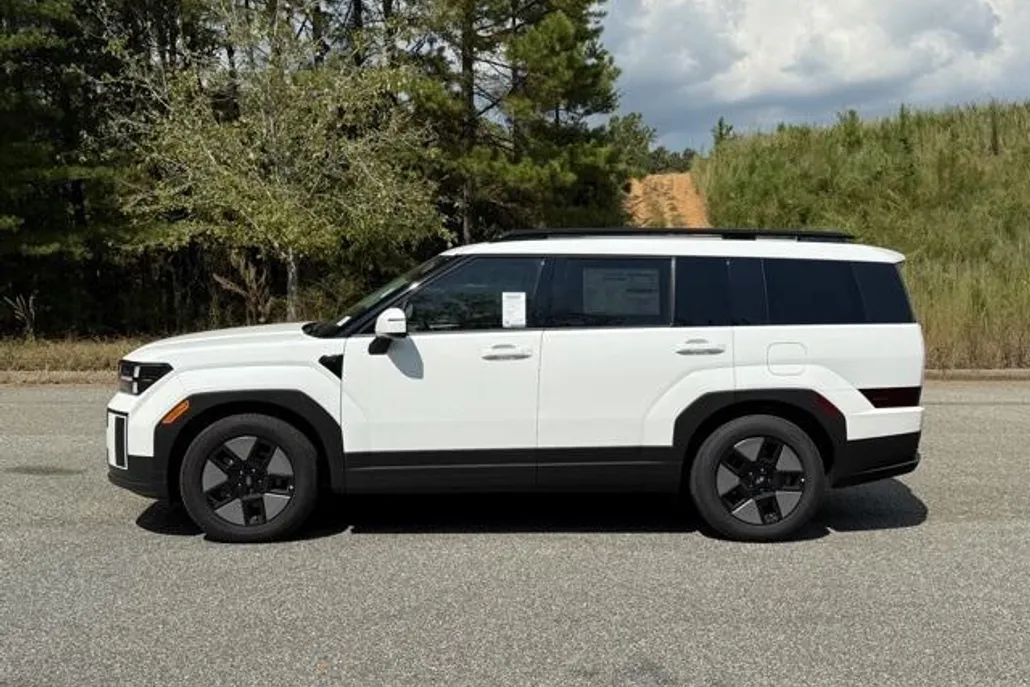 2025 Hyundai Santa Fe SEL photo 1