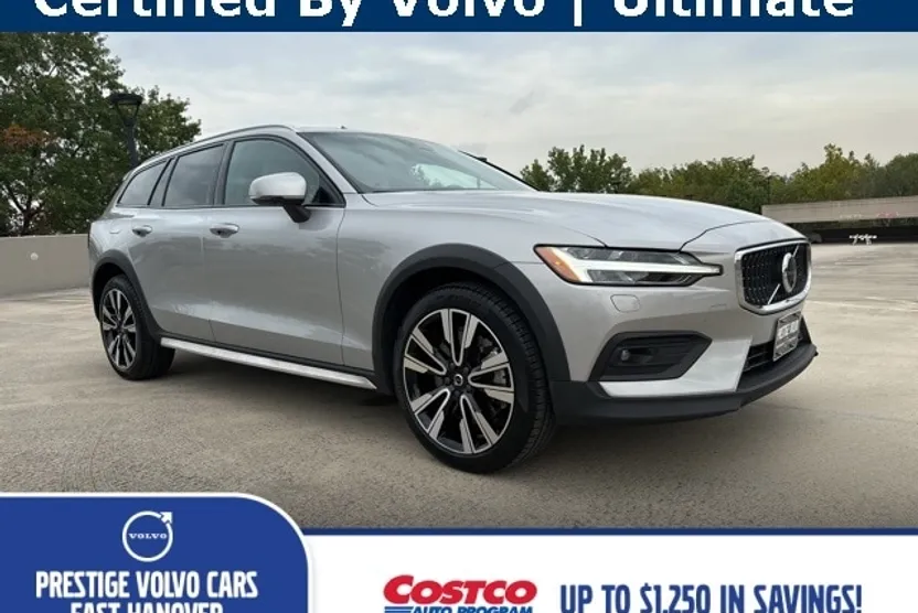 2024 Volvo V60 Cross Country B5 Ultimate photo 1