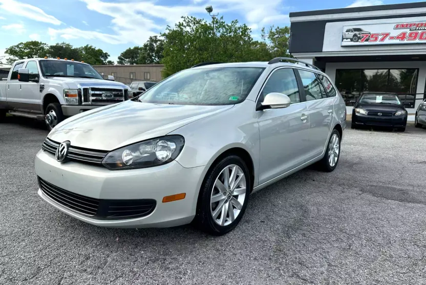 2012 Volkswagen Jetta SportWagen TDI photo 1