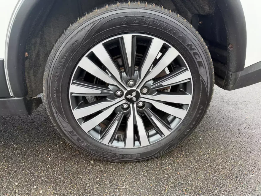 2020 Mitsubishi Outlander SE S-AWC photo 1