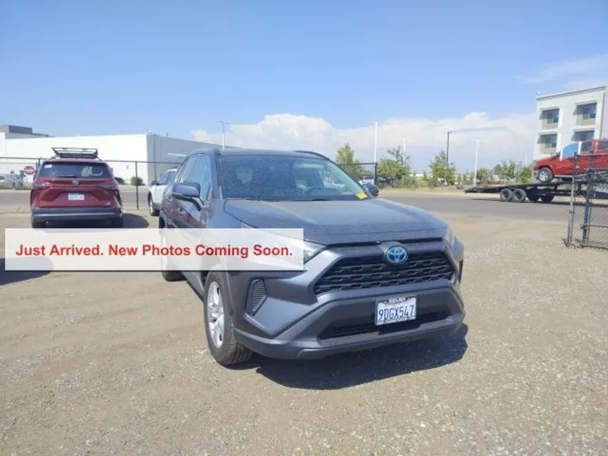 2020 Toyota RAV4 Hybrid LE photo 1