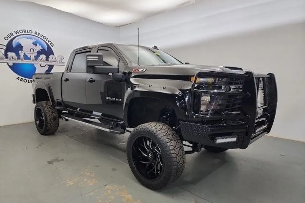 2024 Chevrolet Silverado 3500HD LT photo 1