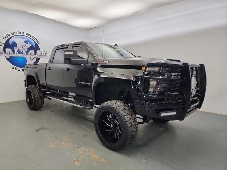 2024 Chevrolet Silverado 3500HD LT photo 1
