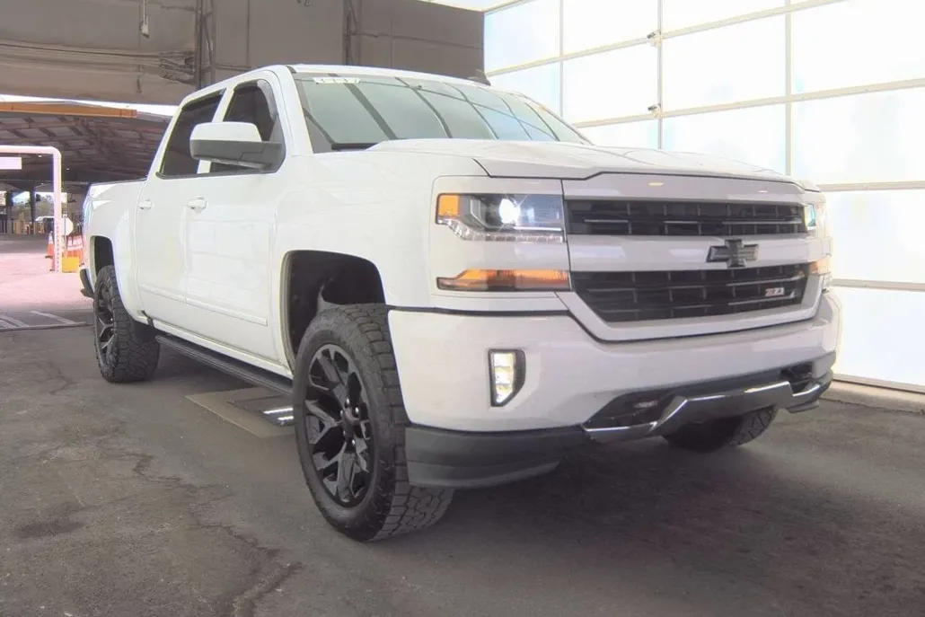 2018 Chevrolet Silverado 1500 LT photo 1