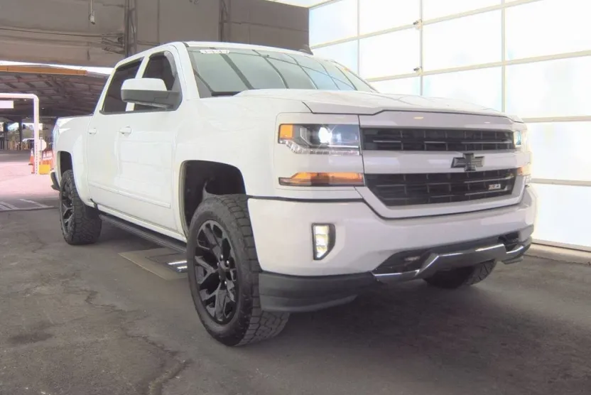 2018 Chevrolet Silverado 1500 LT photo 1