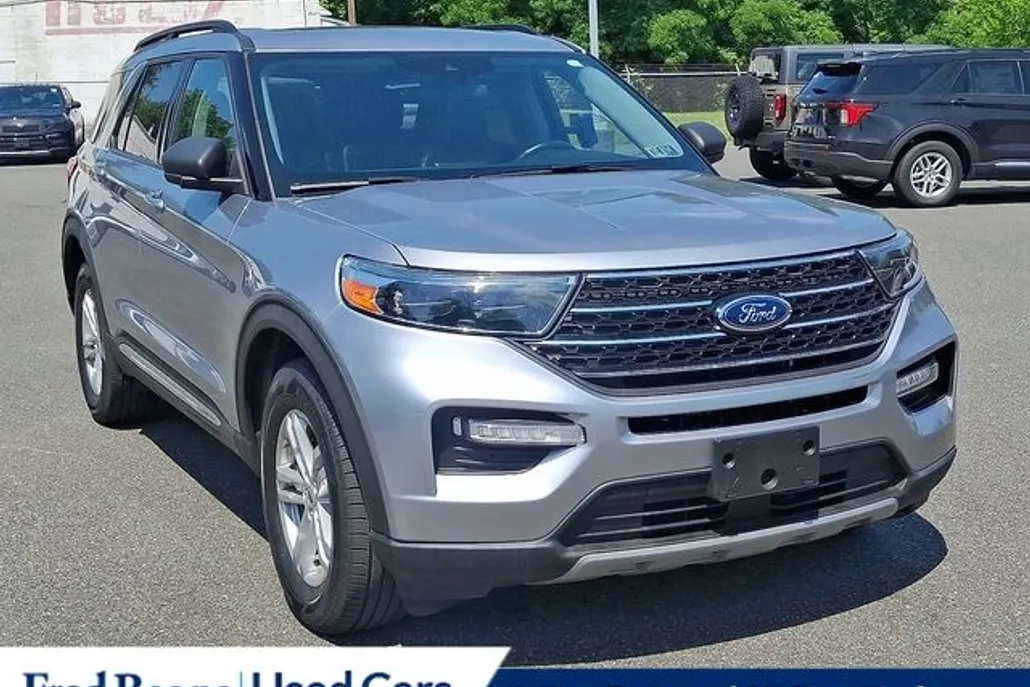 2021 Ford Explorer XLT photo 1