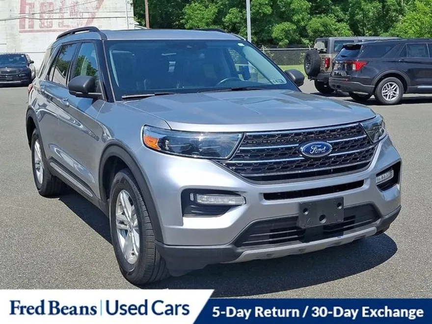 2021 Ford Explorer XLT photo 1