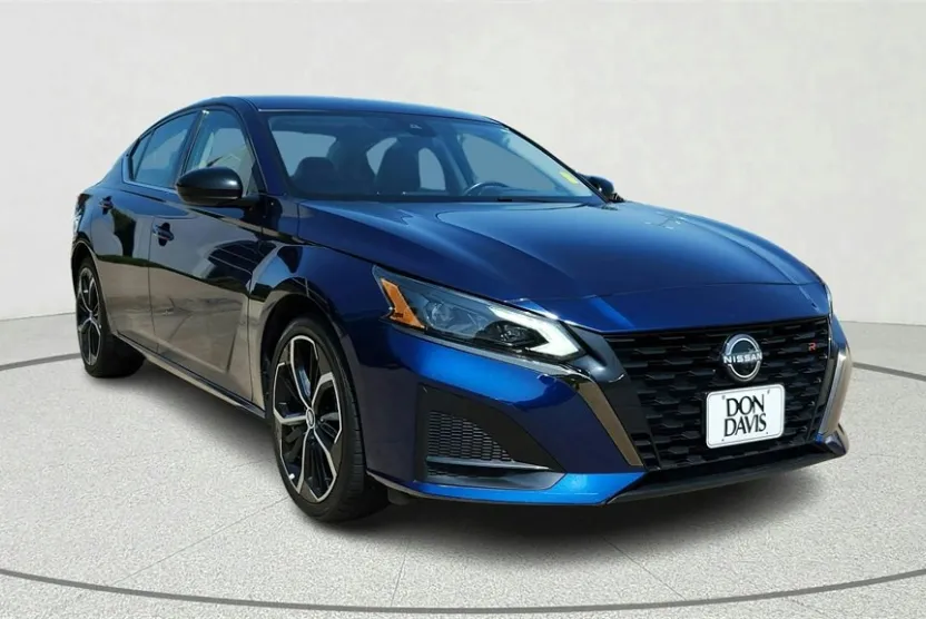 2023 Nissan Altima 2.5 SR photo 1