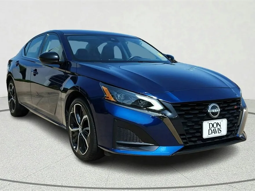 2023 Nissan Altima 2.5 SR photo 1