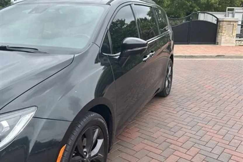 2018 Chrysler Pacifica Limited photo 1