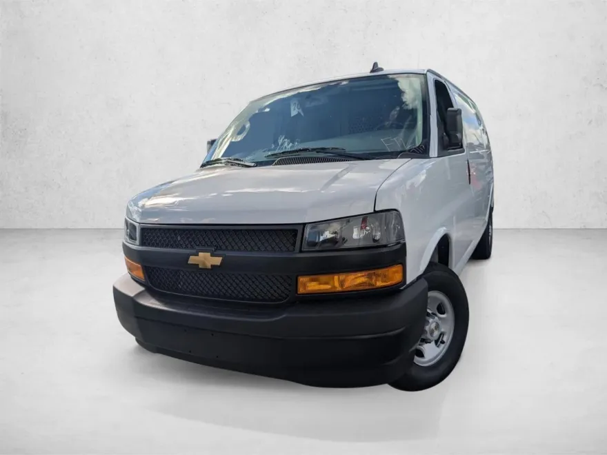 2025 Chevrolet Express Cargo 2500 Base photo 1