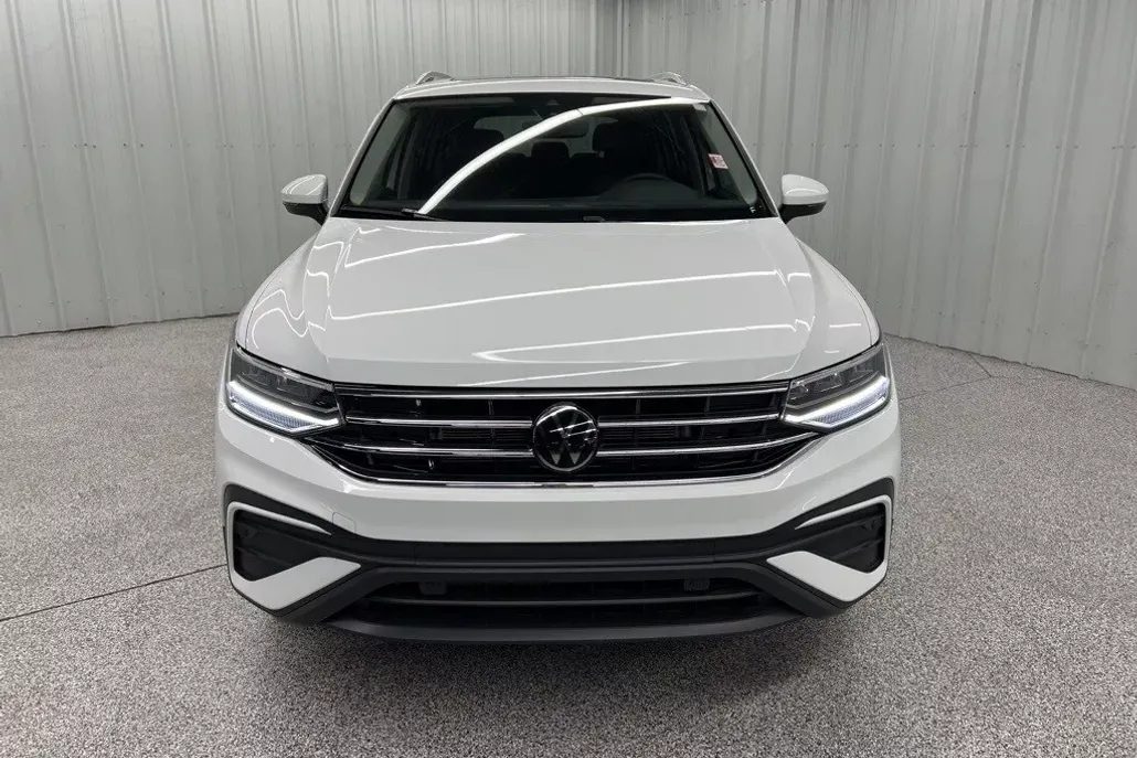 2024 Volkswagen Tiguan SE photo 1