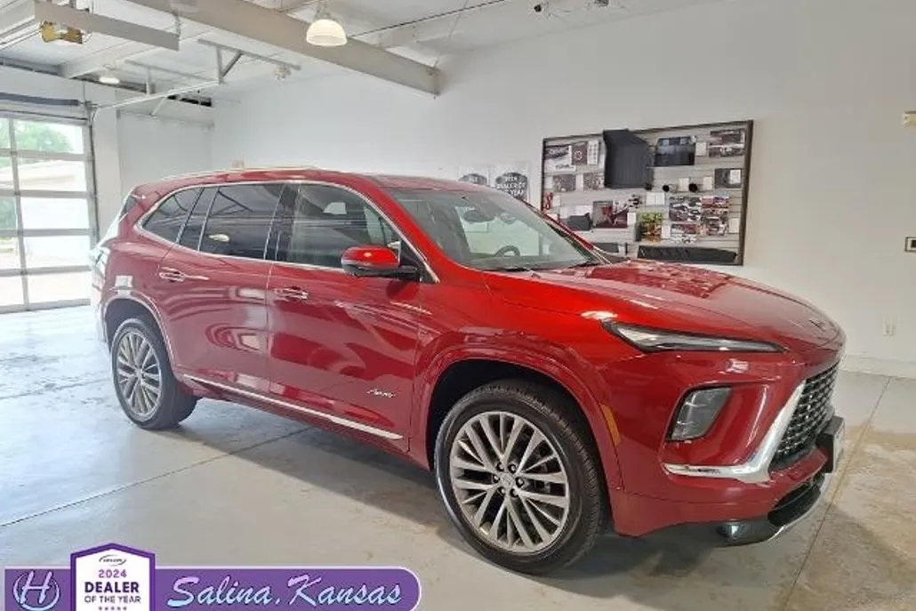 2025 Buick Enclave Avenir photo 1