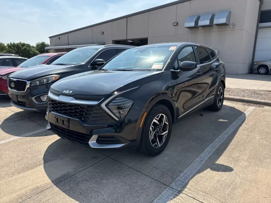 2024 Kia Sportage LX photo 1