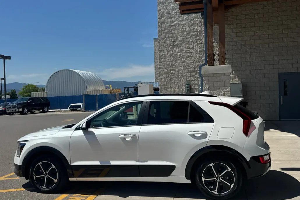 2023 Kia Niro SX photo 1