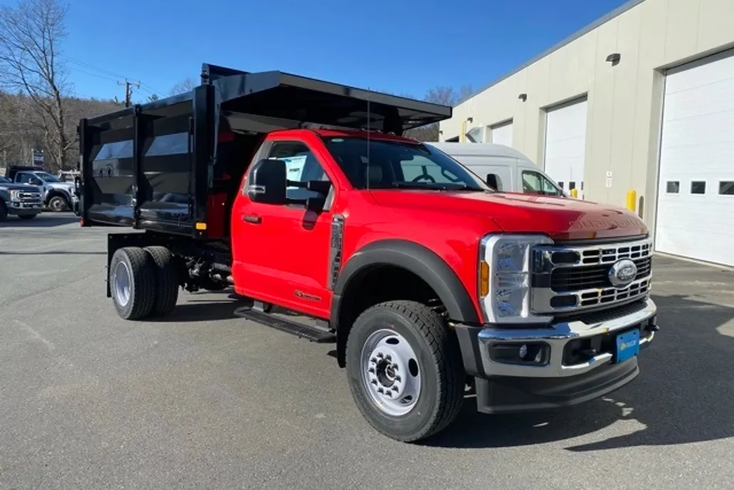 2024 Ford F-600 photo 1