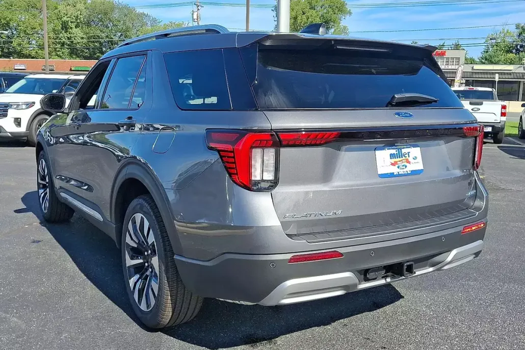 2025 Ford Explorer Platinum photo 1