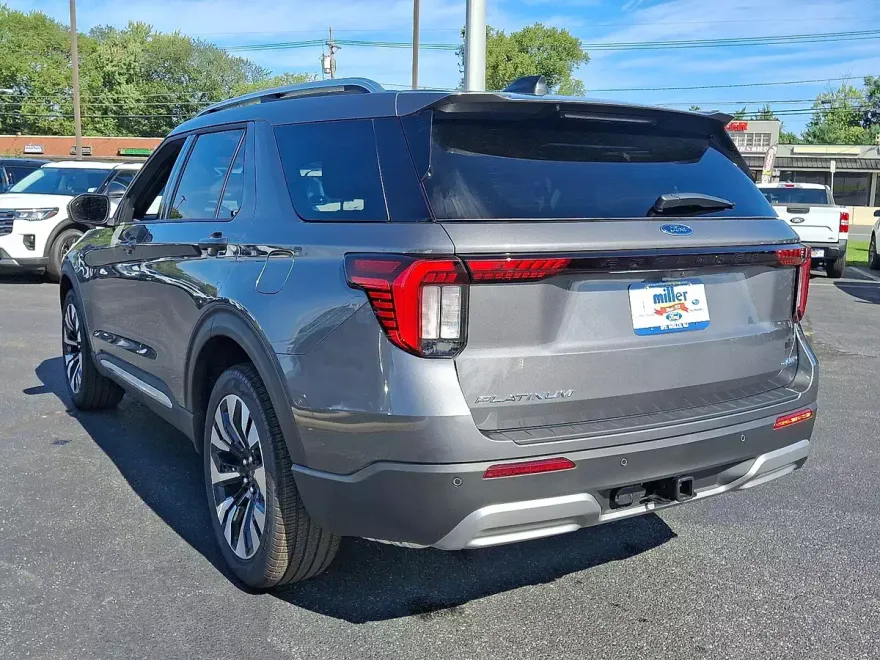 2025 Ford Explorer Platinum photo 1
