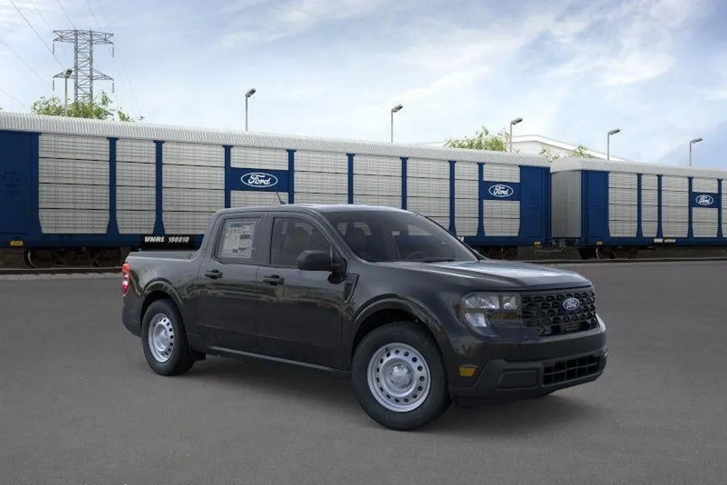 2025 Ford Maverick XL photo 1