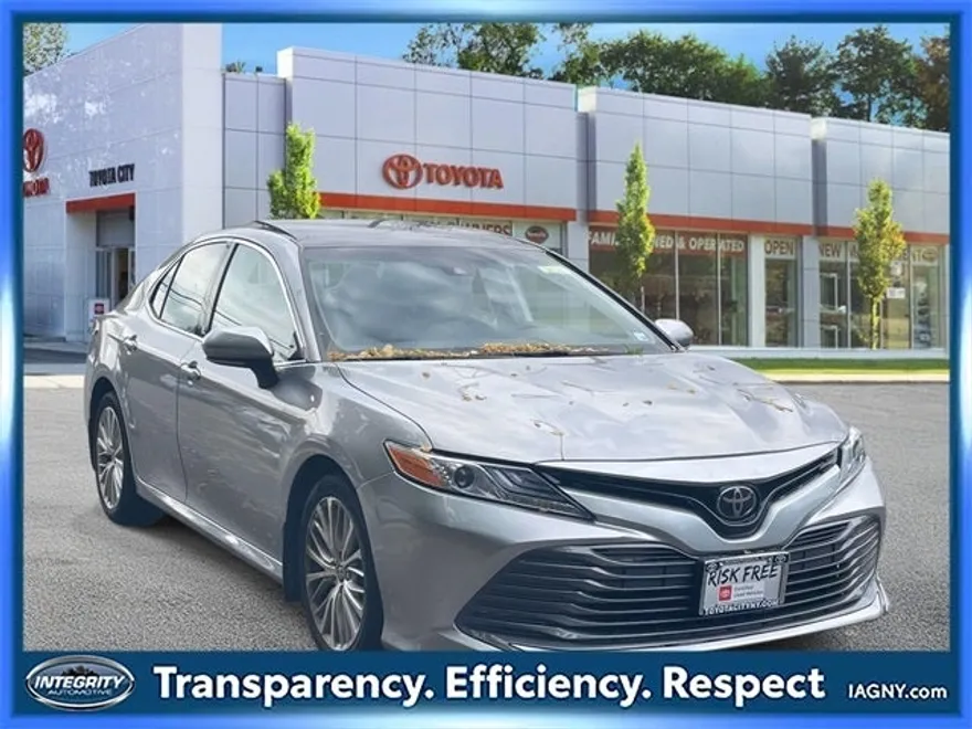 2020 Toyota Camry XLE photo 1