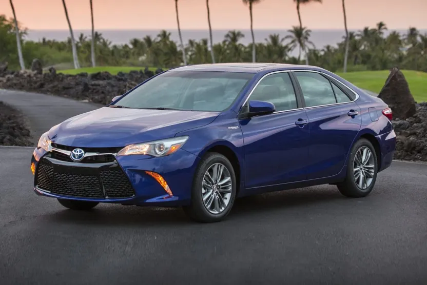 2016 Toyota Camry Hybrid photo 1