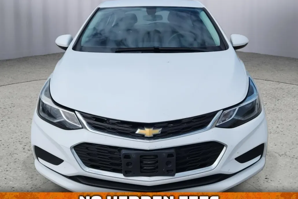 2018 Chevrolet Cruze LT photo 1
