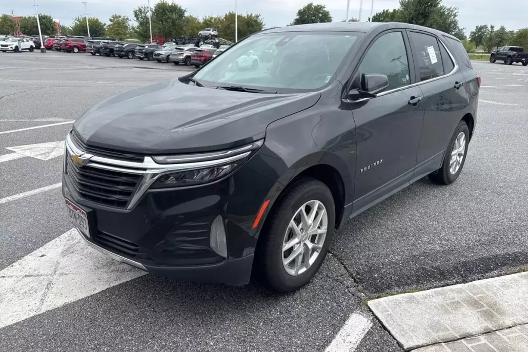 2024 Chevrolet Equinox LT photo 1
