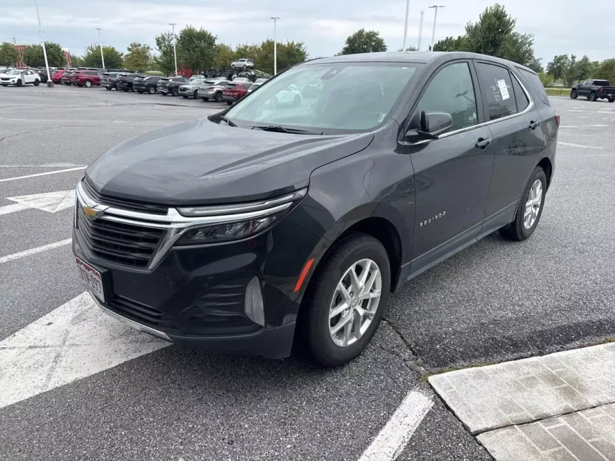 2024 Chevrolet Equinox LT photo 1