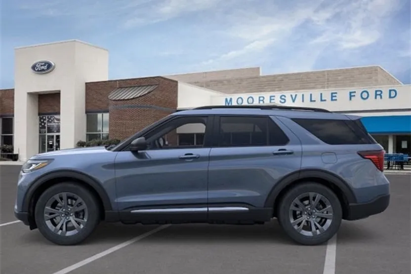 2025 Ford Explorer photo 1