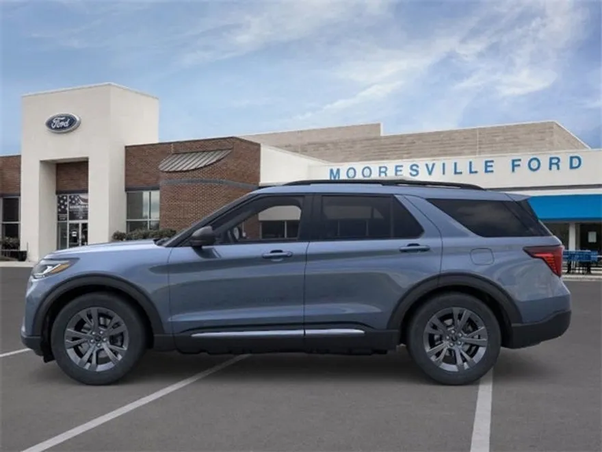 2025 Ford Explorer photo 1