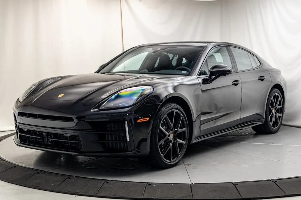 2025 Porsche Panamera 4 photo 1