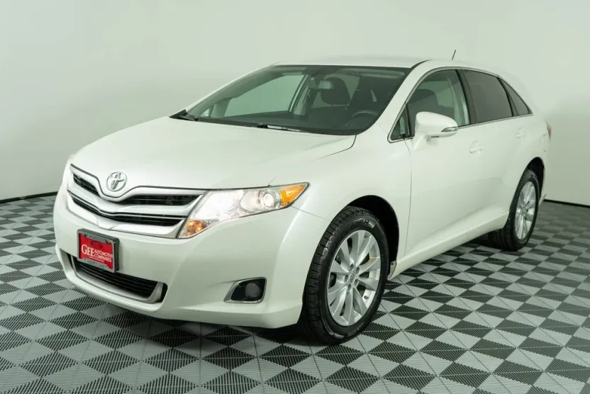 2013 Toyota Venza LE photo 1