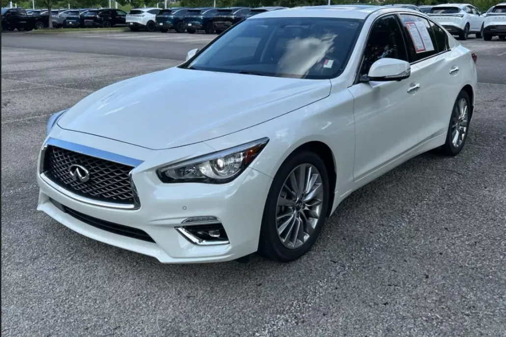 2022 Infiniti Q50 LUXE photo 1