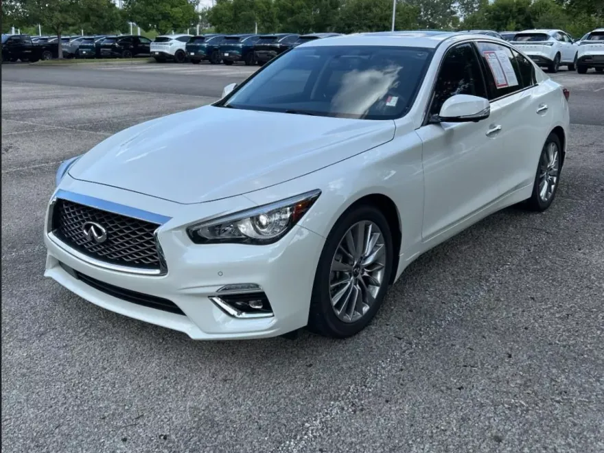2022 Infiniti Q50 LUXE photo 1