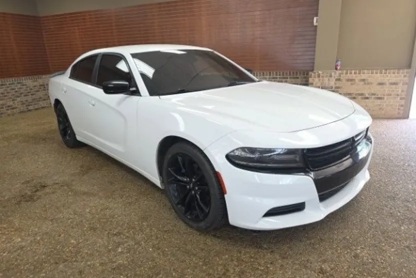 2017 Dodge Charger SE photo 1