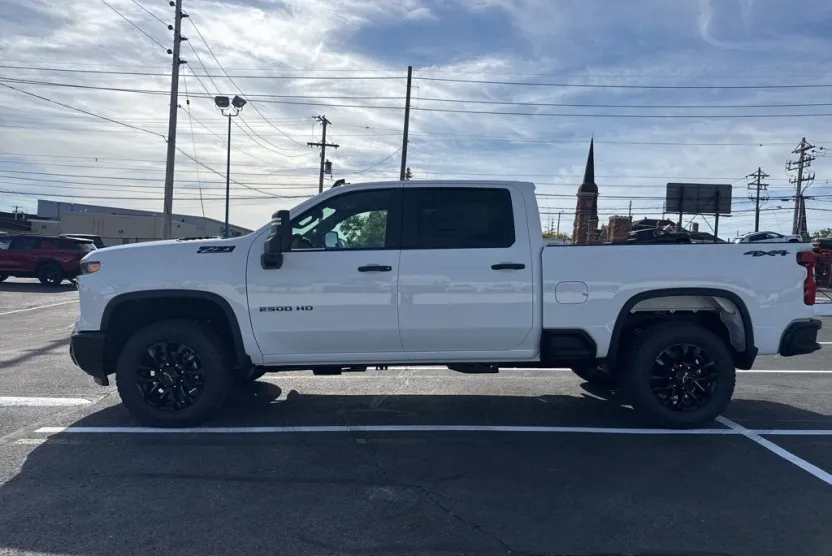 2026 Chevrolet Silverado 2500HD Custom photo 1