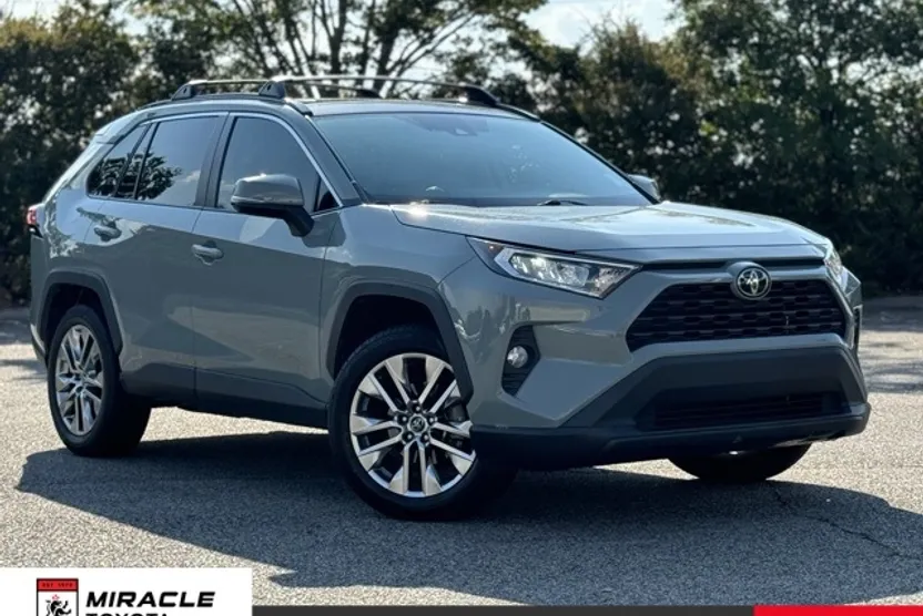 2020 Toyota RAV4 XLE Premium photo 1