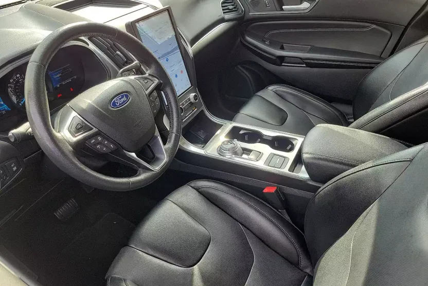 2022 Ford Edge Titanium photo 1