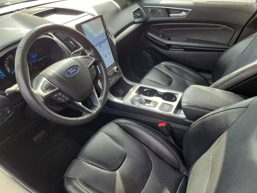 2022 Ford Edge Titanium photo 1