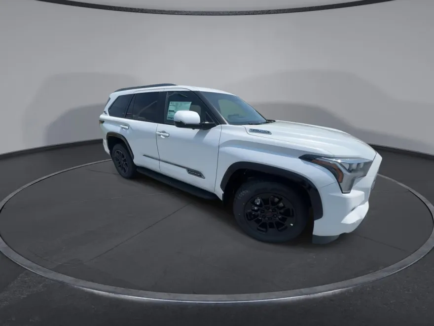 2025 Toyota Sequoia Platinum photo 1