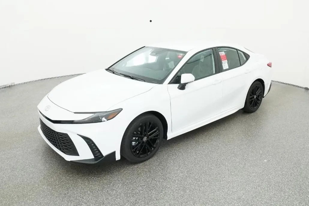 2025 Toyota Camry SE photo 1