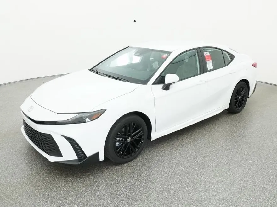 2025 Toyota Camry SE photo 1