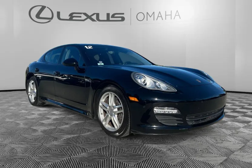 2012 Porsche Panamera 4 photo 1