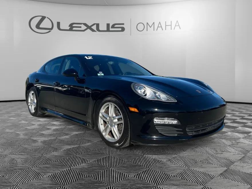 2012 Porsche Panamera 4 photo 1