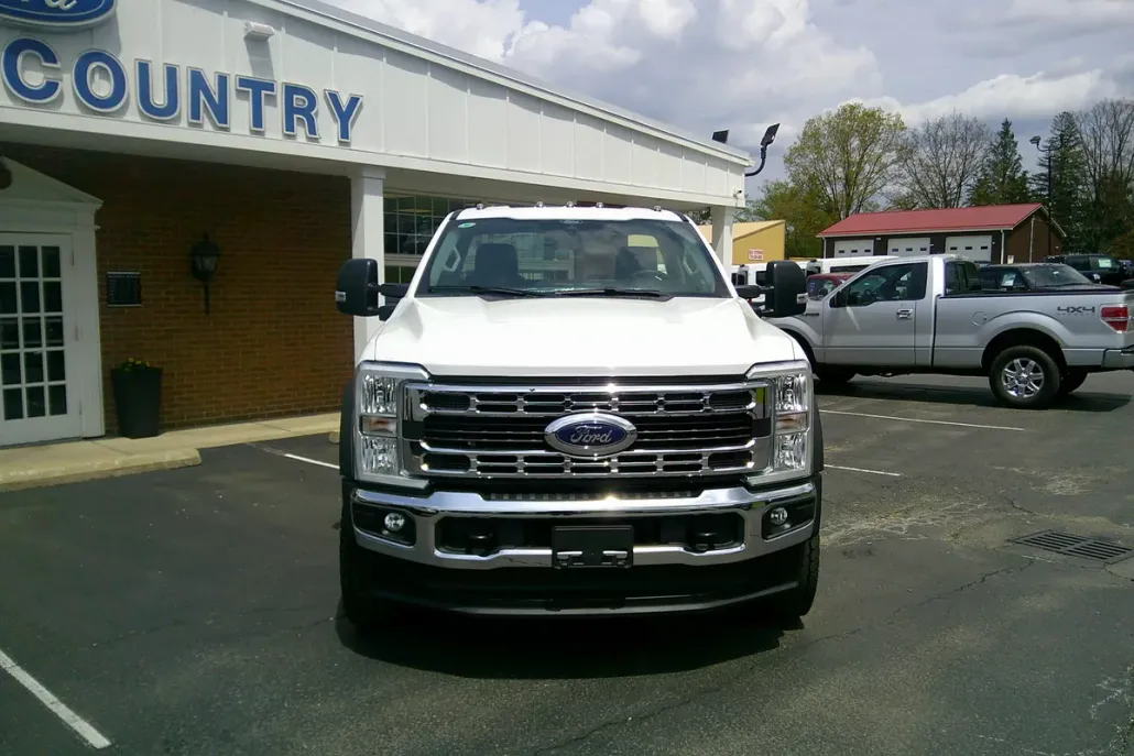 2025 Ford F-600 photo 1