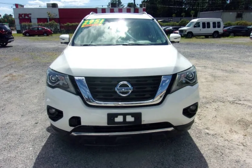 2018 Nissan Pathfinder SL photo 1