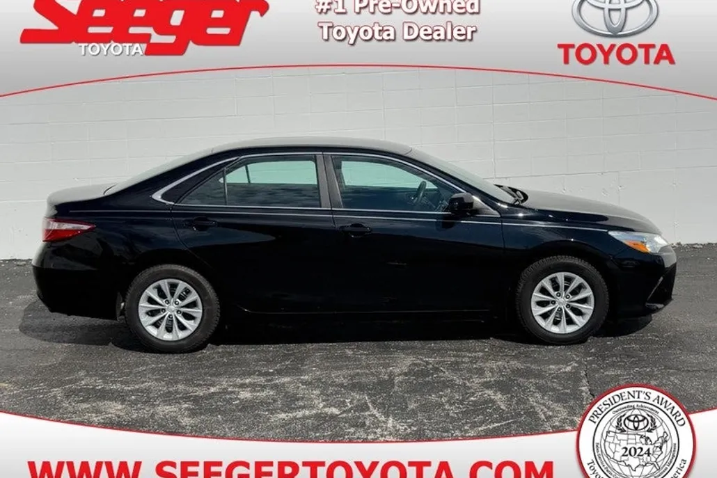 2016 Toyota Camry LE SE photo 1